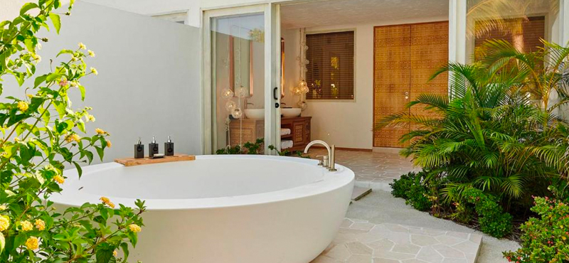 Luxury Maldives Holidays Fairmont Maldives Sirru Fen Fushi Three Bedroom Beach Sunset Villa 3