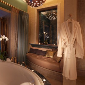 Atlantis-Dubai-palm-underwaterbathroom