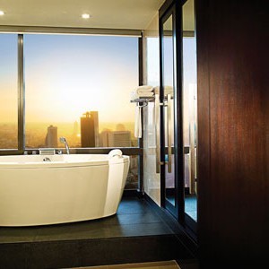 Banyan Tree Bangkokcit view bathroom