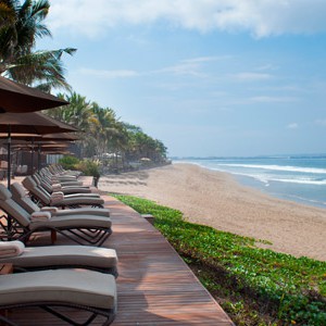 Samaya-Seminyak-relaxing-beach