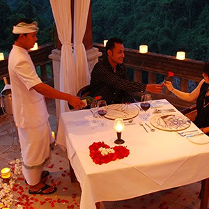Viceroy Bali - Bali Honeymoon -candlelight dinner