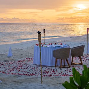 Luxury Maldives Holiday Packages Baglioni Maldives Resorts Candlelit Dinner On Beach