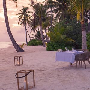 Luxury Maldives Holiday Packages Baglioni Maldives Resorts Private Dining On Beach