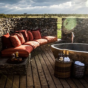 Segera Retreat - Kenya safari honeymoon - jacuzzi