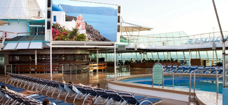 outdoor-cinema-vision-of-the-seas-luxury-royal-caribbean-cruise-packages