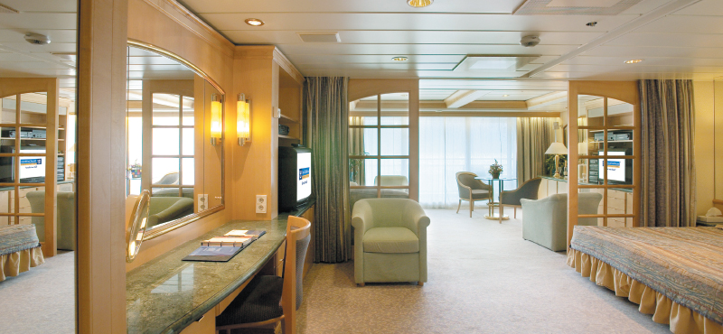 owners-suite-legend-of-the-seas-luxury-royal-caribbean-cruises