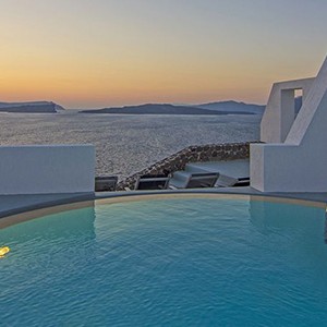 Ambassador Hotel Satorini - Greece honeymoon packages - pool suite