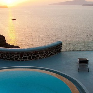 Ambassador Hotel Satorini - Greece honeymoon packages - private pool