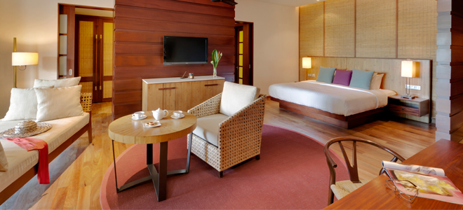 Angsana-Balaclava-deluxe-pool-suite-bedroom