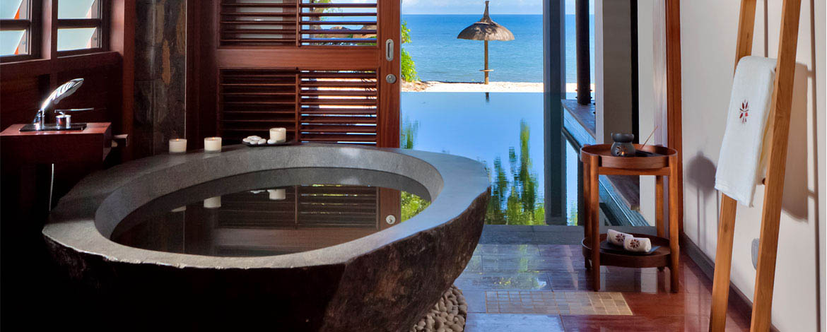 Angsana-Balaclava-ocean-front-bath-tub