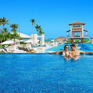 luxury Bahamas holiday Packages Sandals Emerald Bay Pool