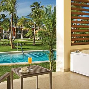 Breathless-Punta-Cana-xhale-club-Swim-Up-Suite