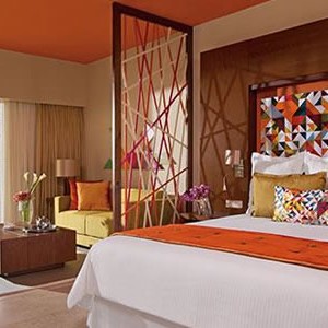 Breathless-Punta-Cana-xhale-club-Swim-Up-Suite-Room