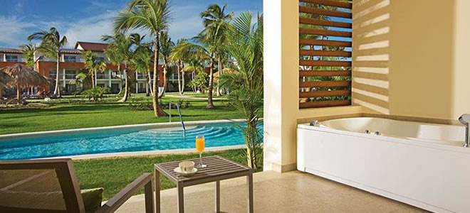 Breathless-Punta-Cana-xhale-club-Swim-Up-Suite