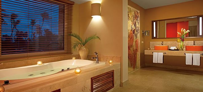 Breathless-Punta-Cana-xhale-club-bathroom-suite