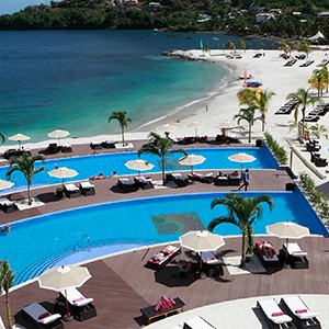 Buccament Bay - beach pool