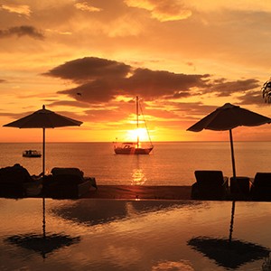 Buccament Bay - pool sunset