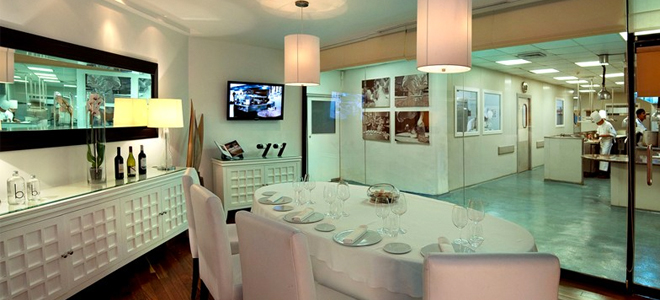Chefs Table - The sun Sivam Iru Fushi - Luxury Maldives Honeymoons