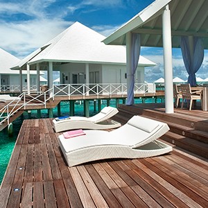 Diamonds Thudufushi - water terrace