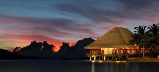 Four-Seasons-Bora-Bora-SUNSET RESTAURANT & BAR