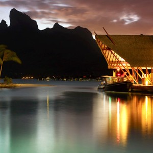 Four-Seasons-Bora-Bora-restaurant