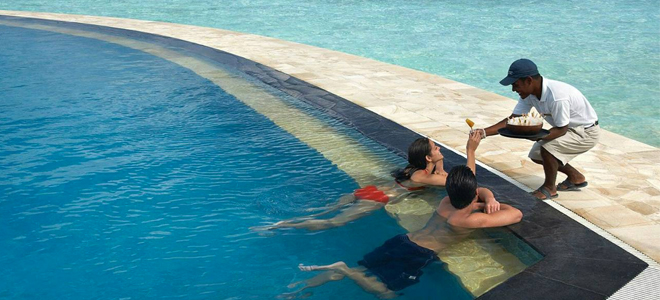 Four Seasons Maldives - Maldives Holiday Packages - Poolside Bar