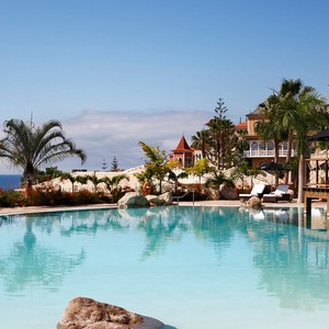 Gran Hotel Bahia Del Duque- pool area