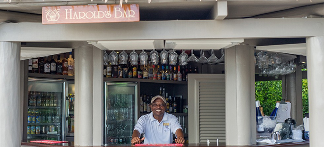 Harolds Bar- The Sandpiper Barbados - Luxury Barbados Honeymoons