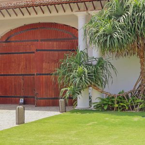 Hotel Entrance1 The Fortress Resort & Spa Sri Lanka Holidays