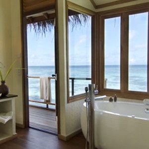 Kandolhu Island - water villa bathroom