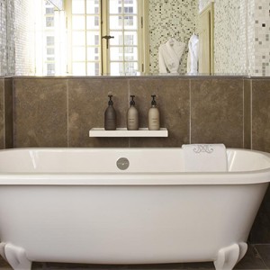 La Maison DUzes - France luxury Holidays - bath tub