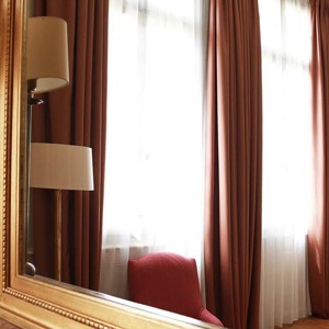 La Maison DUzes - France luxury Holidays - bedroom