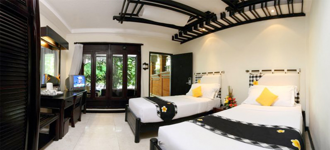 Legian-Beach-Bali-Deluxe-Pool-Villa-Bedroom-Twin