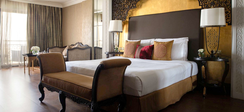 Luxury Dubai Holiday Packages Jumeirah Zabeel Saray Club King Room Bedroom1