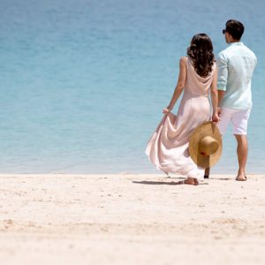 Luxury Dubai Holiday Packages Jumeirah Zabeel Saray Couples Romantic Stroll On Beach