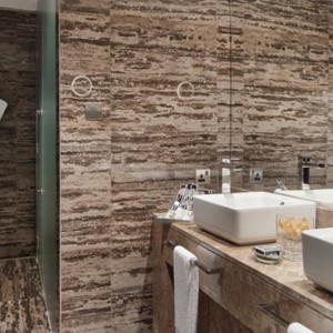 Luxury Holidays Abu Dhabi - Fairmont Bab Al Bahr - Bathroom