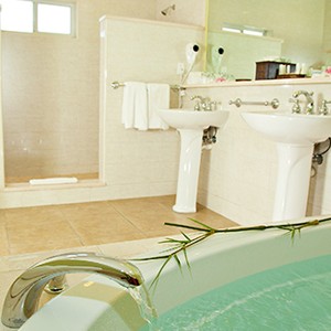 Luxury Holidays Antigua - St James Club Villas & Spa - Bathroom