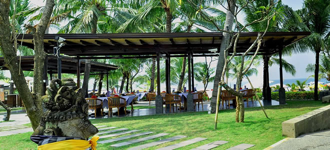 Luxury-Holidays-Bali-Legion-Beach-Ginos-Pizza