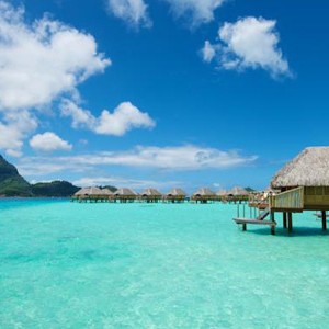 Luxury Holidays Bora Bora - Pearl Beach Resort - Turqoise Sea