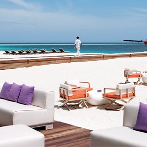 Luxury - Holidays - Maldives - Constance Moofushi - Beach Bar (2)