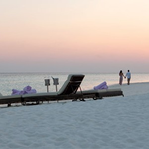 Luxury - Holidays - Maldives - Constance Moofushi - Beach Dinner