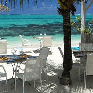 Luxury-Holidays-Mauritius-Astroea-Beach-Hotel-Beach-Dining