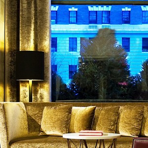Luxury Holidays New York - Loews Regency - Room Furnishings