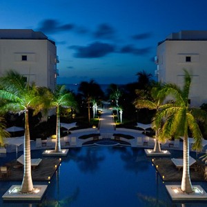 Luxury Holidays Turks - Gansevoort Hotel - Pool Exterior