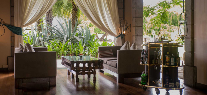 Luxury Maldives Holiday Packages Maradiva Villas Breakers Bar
