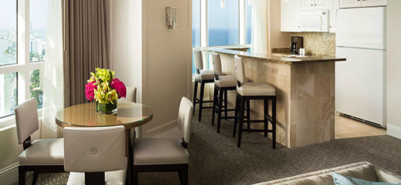 Luxury Miami Holiday Packages Fontainebleau Miami South Beach Tresor Bay View One Bedroom Suite 2