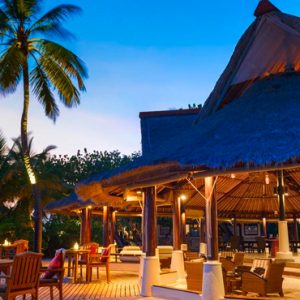 Maldives Holidays Banyan Tree Vabbinfaru Dining Exterior