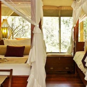 Mara-Intrepids-Camp-Kenya-Honeymoons-Bed