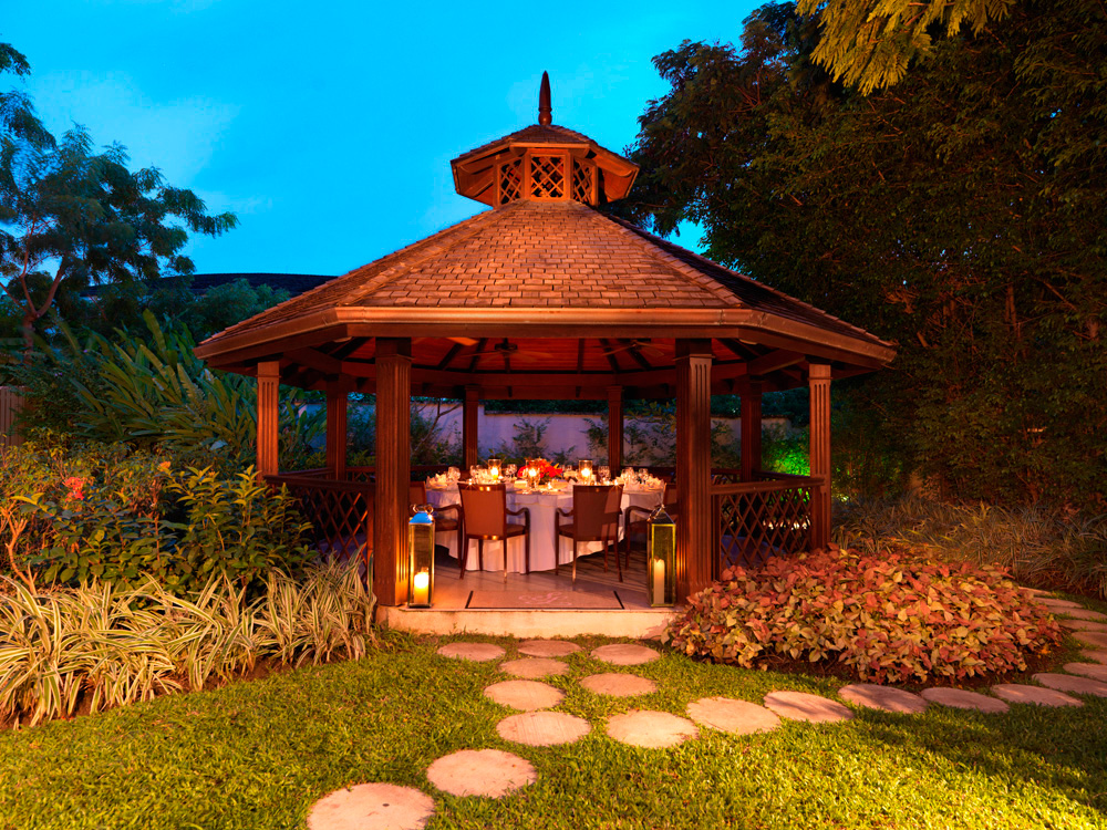 Sandy-Lane-Villa-Outside-Dinning