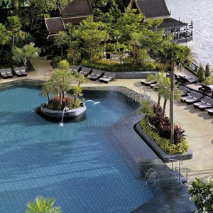 Shangri-la-Bangkok-swimming-pool